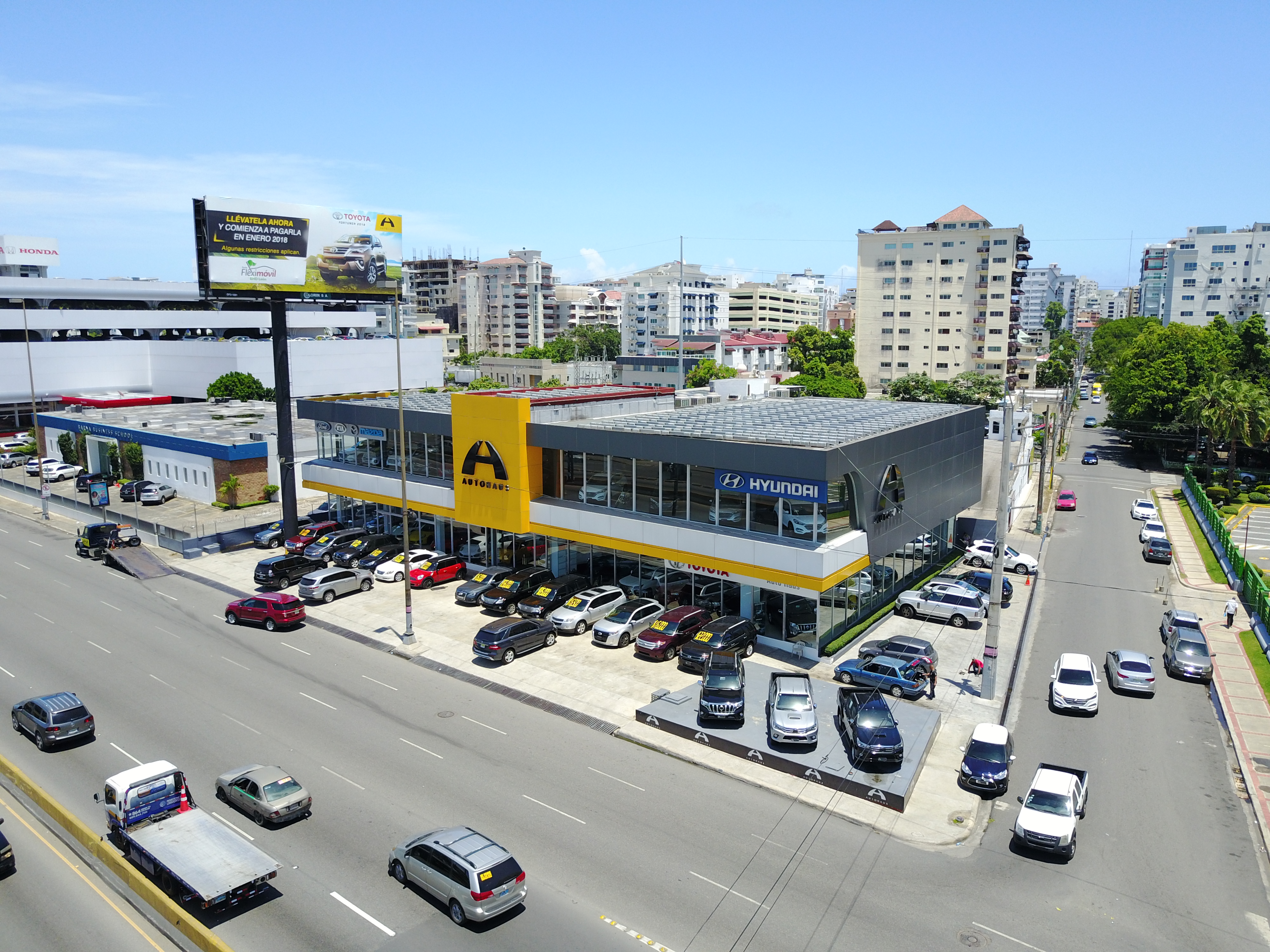 Autohaus showroom, has a building in metal structures built by Ingenieria Metalica.